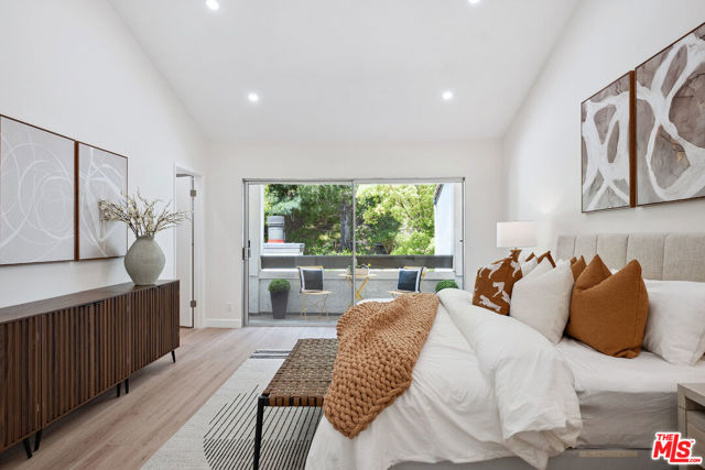 17109 Palisades Circle, Pacific Palisades CA: https://media.crmls.org/mediaz/013b4098-a612-4b66-b35c-5e5a5cc79fd1.jpg