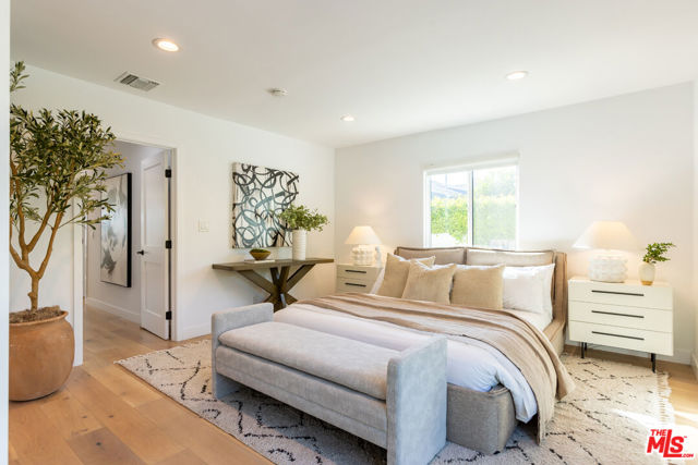 3840 Lyceum Avenue, Los Angeles CA: https://media.crmls.org/mediaz/013b61dd-34ee-4957-b72c-d13d2e1ec016.jpg