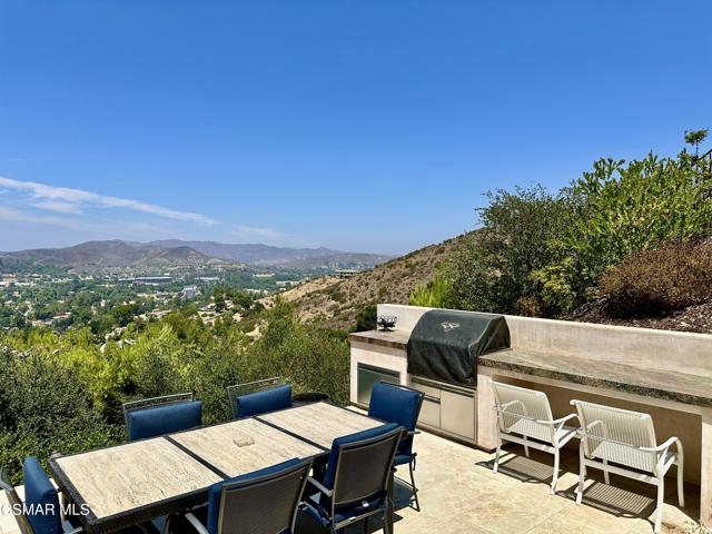 31445 Glenbridge Road, Westlake Village CA: https://media.crmls.org/mediaz/013b9d9a-ed47-4409-aec0-5d488d4c00ed.jpg