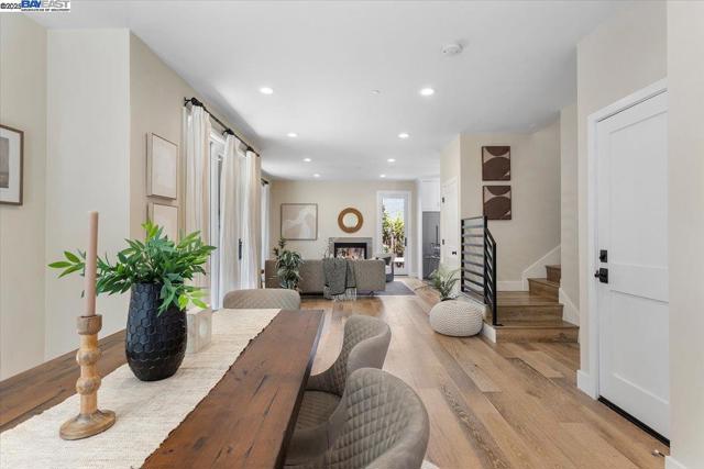 1002 Middle Ave, Menlo Park CA: https://media.crmls.org/mediaz/013bca87-b57c-4738-b839-8efc7bf20768.jpg