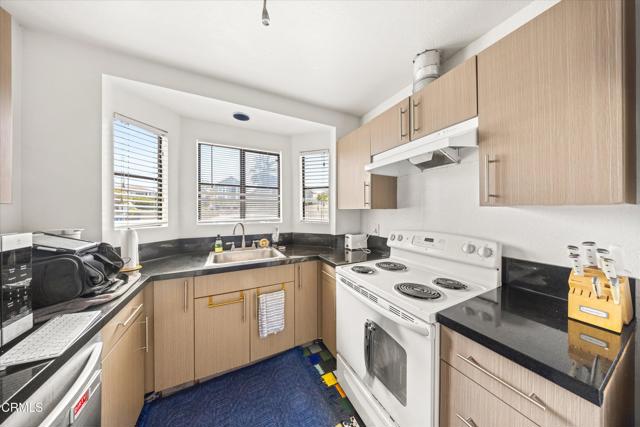 Detail Gallery Image 6 of 33 For 6516 Del Playa Dr, Goleta,  CA 93117 - – Beds | – Baths