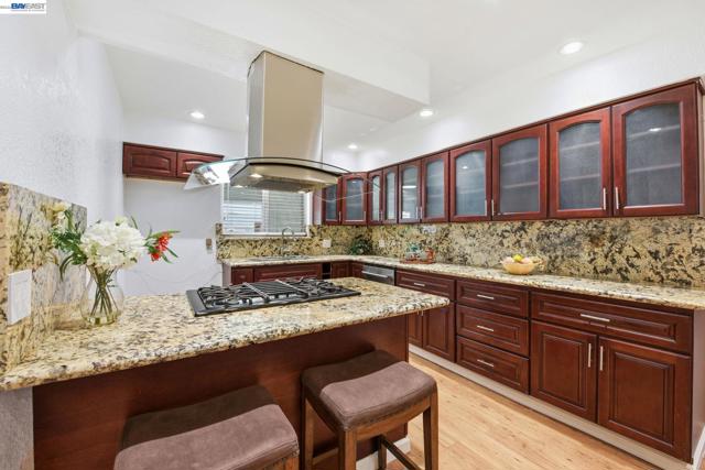 6387 Narcissus Ave, Newark CA: https://media.crmls.org/mediaz/013c2ebe-57a2-452c-8bb7-2adf577e084c.jpg