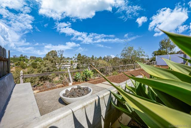 2434 Meadow Lark Dr, San Diego CA: https://media.crmls.org/mediaz/013c3c42-9ee5-44ca-b394-d72019afd0f9.jpg