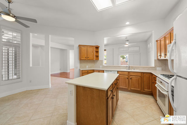 78797 Falsetto Drive, Palm Desert CA: https://media.crmls.org/mediaz/013cc8ed-950f-4c02-9bfd-47f4f78f53bc.jpg