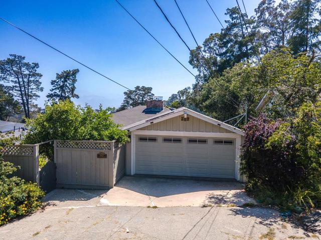 6827 Ridgewood Drive, Oakland CA: https://media.crmls.org/mediaz/013dbec1-620b-4c22-9d0c-a990ef8451eb.jpg
