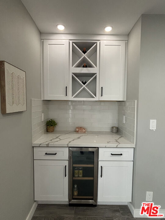 940 7th Street, Santa Monica CA: https://media.crmls.org/mediaz/013e5606-d2d4-431f-bf8a-f6c27d6fb019.jpg