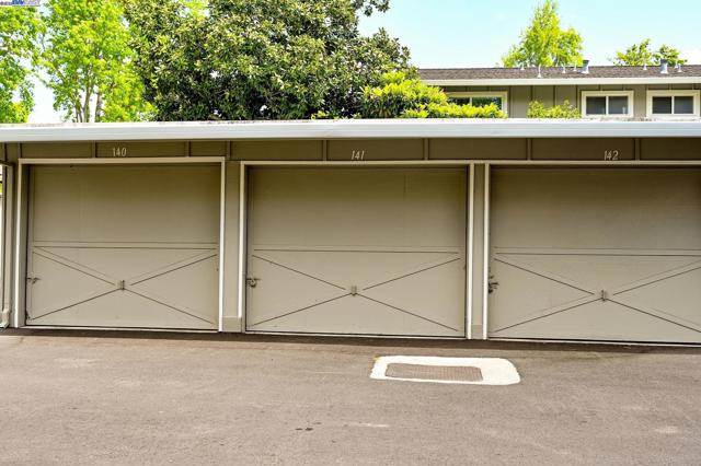 2812 Bollinger Canyon Rd, San Ramon CA: https://media.crmls.org/mediaz/013e5f7c-96d0-4432-a95e-3ca3d2c69536.jpg