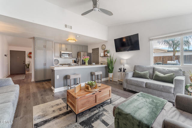 93 Flora Vista Avenue, Camarillo CA: https://media.crmls.org/mediaz/013e7b10-34da-4851-99d4-b126cb82a326.jpg