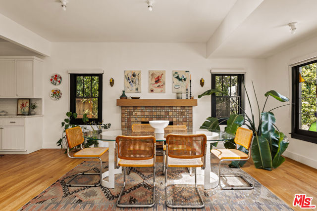 623 N Sierra Bonita Avenue, Los Angeles CA: https://media.crmls.org/mediaz/013f0e93-c096-4c3b-bbab-0677c2cf822d.jpg