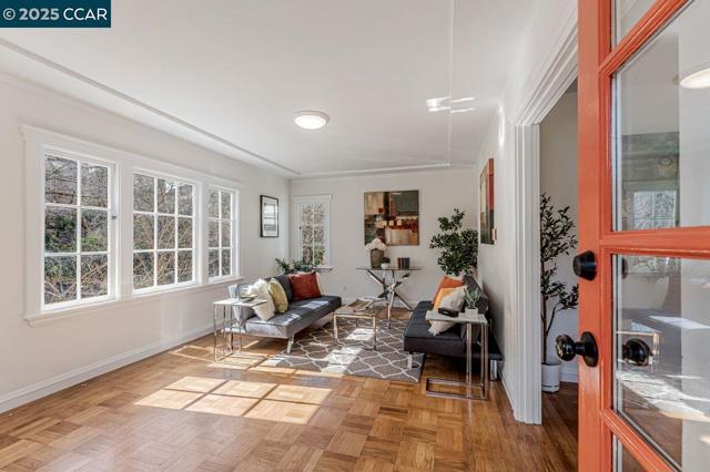 654 Mandana Blvd, Oakland, California 94610, 1 Bedroom Bedrooms, ,1 BathroomBathrooms,Condominium,For Sale,Mandana Blvd,41086148