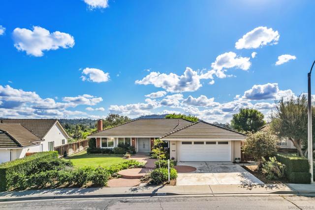 12635 Pacato Circle S, San Diego CA: https://media.crmls.org/mediaz/013f3352-0d84-4fdc-bae3-ccb04907136a.jpg