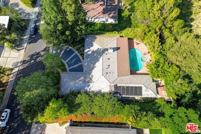 3530 Royal Woods Drive, Sherman Oaks CA: https://media.crmls.org/mediaz/013fa5ee-cf60-4cde-8591-010e7d01ea58.jpg