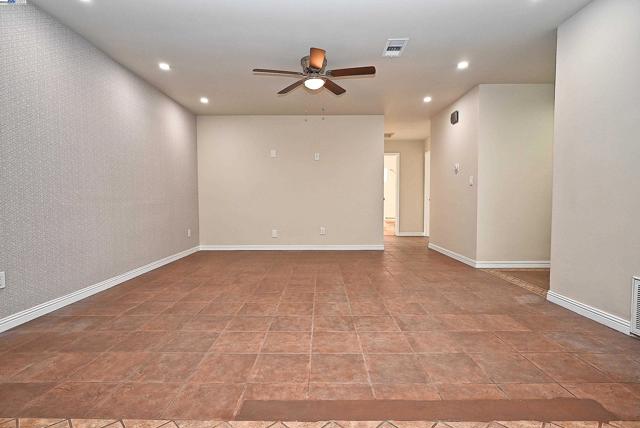 974 Walnut Dr, Oakley CA: https://media.crmls.org/mediaz/013fc346-da1c-4848-b1ce-6a8e83d38405.jpg