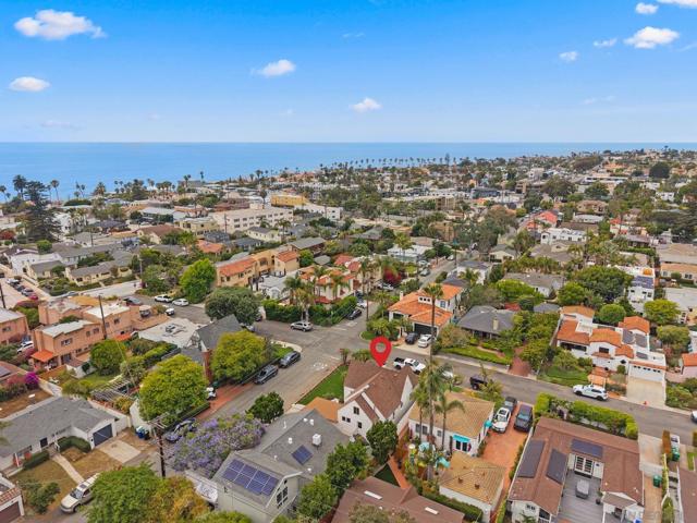 503 Rosemont St, La Jolla CA: https://media.crmls.org/mediaz/01402713-9b80-4a5c-b3cd-d2a8fb3b9e8b.jpg