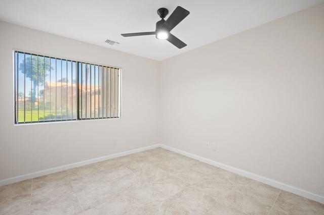 Image 17 of 25 For 78650 Avenue 42  1005