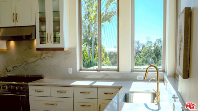 5787 Calpine Drive, Malibu CA: https://media.crmls.org/mediaz/01411ad9-815f-4e6f-a7d8-e29a9029b861.jpg