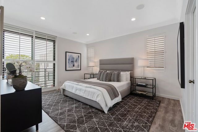 12923 Bluff Creek Drive, Los Angeles CA: https://media.crmls.org/mediaz/0141251e-8650-4304-82ee-3fe67b612505.jpg