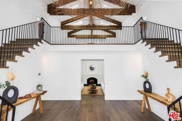 27405 Pacific Coast Highway, Malibu CA: https://media.crmls.org/mediaz/01412c3f-b6a6-4c5a-a439-067b087cf04a.jpg