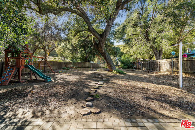 1514 Willow Drive, Topanga CA: https://media.crmls.org/mediaz/0141a28b-ecea-489a-a56f-473446c6d410.jpg