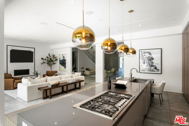 833 N Cherokee Avenue, Los Angeles CA: https://media.crmls.org/mediaz/0141b8d9-4fa1-4950-b056-d82c83530479.jpg
