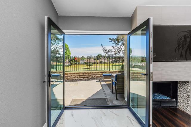 Detail Gallery Image 10 of 48 For 1922 Spyglass Cir, Vista,  CA 92081 - 4 Beds | 2/1 Baths