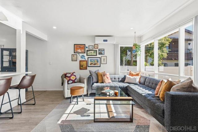 1818 Diamond St, San Diego CA: https://media.crmls.org/mediaz/01423c36-5687-4ead-8d82-696056db6c32.jpg