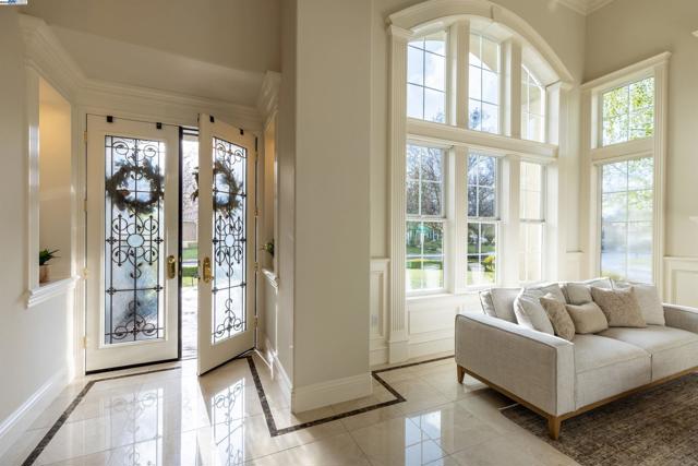 2522 Wood Hollow Dr, Livermore CA: https://media.crmls.org/mediaz/01428023-f350-4179-87d3-3eeba579fb54.jpg