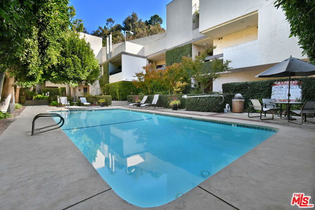 11687 Bellagio Road, Los Angeles CA: https://media.crmls.org/mediaz/01429eb9-8947-40b2-bf79-a476379ac4d4.jpg