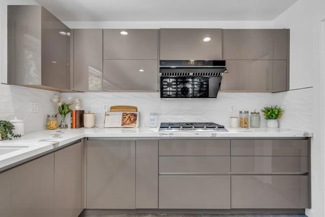 6 Whitecliff Court, San Mateo CA: https://media.crmls.org/mediaz/01430287-0dee-4dc3-959e-df95fb241d24.jpg