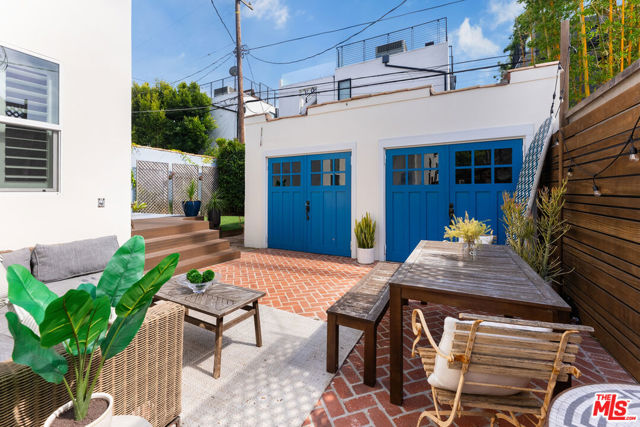 1774 Washington Way, Venice CA: https://media.crmls.org/mediaz/01434944-5099-42b7-857c-9c9e612c5c24.jpg