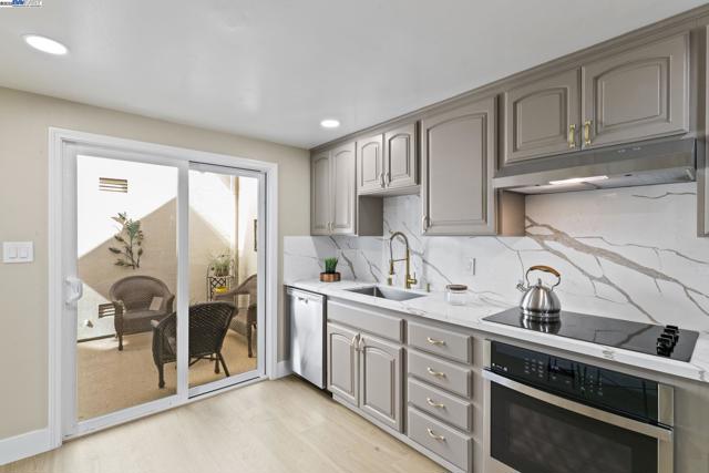 5139 Dryden Ct, Newark CA: https://media.crmls.org/mediaz/0143595b-ad5b-437e-b841-3c74277a0da6.jpg