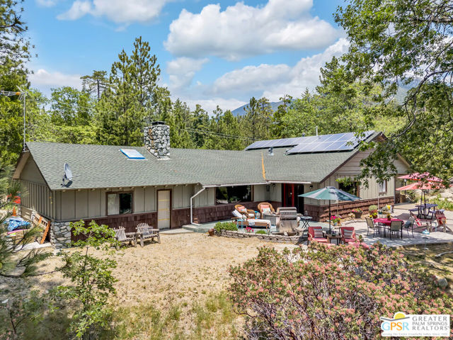 21395 Highway 243, Idyllwild CA: https://media.crmls.org/mediaz/01439c12-cc1f-476f-830d-811ba64a14d4.jpg