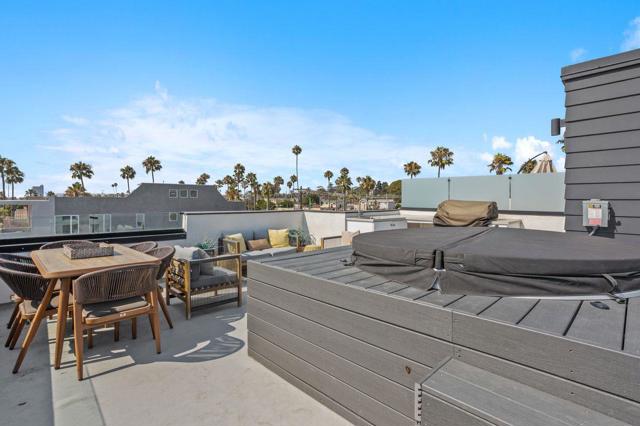 508 N Tremont Street, Oceanside CA: https://media.crmls.org/mediaz/01443326-c075-400d-861f-b228a0018705.jpg