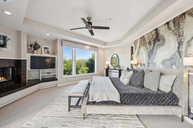 11 Leslyn Lane, Lafayette CA: https://media.crmls.org/mediaz/0145006c-beaf-4f93-ad0c-3fe4b840e610.jpg