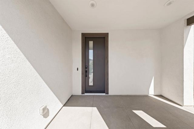 6749 Solterra Vista Pkwy, San Diego CA: https://media.crmls.org/mediaz/01454486-b6d2-4c50-9934-2832a9dae70a.jpg