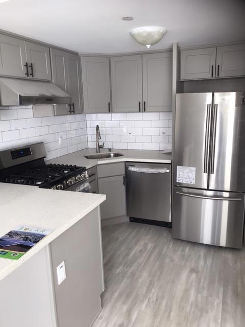 28 Houston Street, San Francisco CA: https://media.crmls.org/mediaz/0145553c-aeae-4474-8e7e-b042ee9a8180.jpg