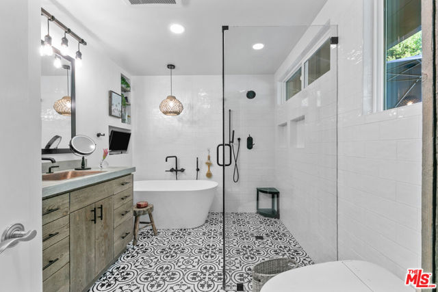 30603 El Sueno Drive, Malibu CA: https://media.crmls.org/mediaz/0145c664-3ec2-4c14-a025-4e6a97bff0fa.jpg