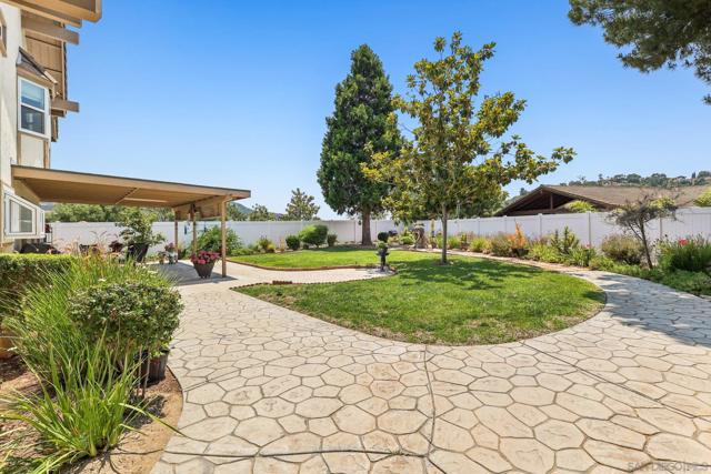 2807 Carlton Way, Fallbrook CA: https://media.crmls.org/mediaz/0145d779-e7bd-4b19-9b24-36c24ab4eb36.jpg