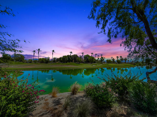79840 Rancho La Quinta Drive, La Quinta CA: https://media.crmls.org/mediaz/0146bdb8-d2b8-414e-80a9-3e914f8b1bff.jpg