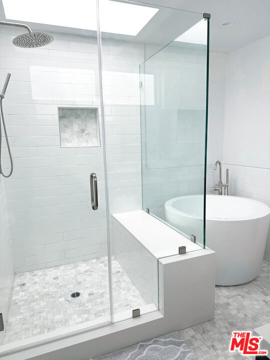 910 19th Street, Santa Monica CA: https://media.crmls.org/mediaz/0146ec6a-9e7f-419a-8794-e04d9f1ea9ec.jpg