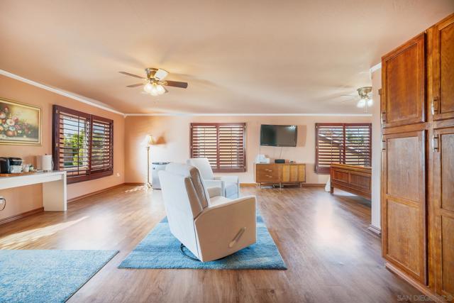 6433 La Paloma Street, Carlsbad CA: https://media.crmls.org/mediaz/0147645a-f6b3-4558-9943-a056b68ee909.jpg