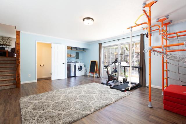 14892 Blue Oak Place, Salinas CA: https://media.crmls.org/mediaz/01476919-b4a8-4982-8027-62e8fef78620.jpg