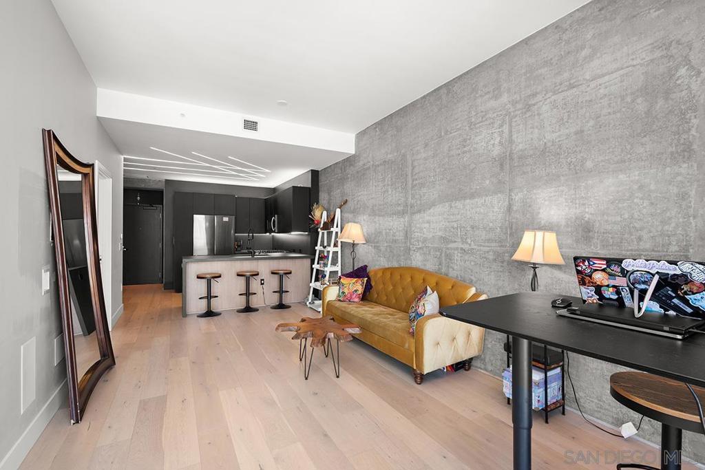 800 The Mark Ln - photo 4