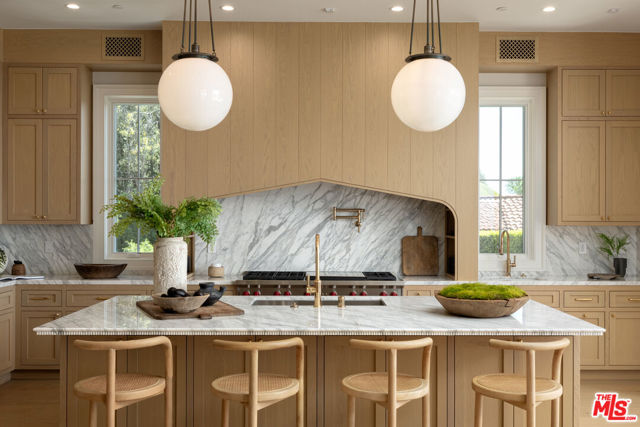 1682 San Onofre Drive, Pacific Palisades CA: https://media.crmls.org/mediaz/014970b6-32f4-494c-9bb4-3ced5214a203.jpg