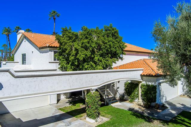 688 Vista Lago N Circle, Palm Desert CA: https://media.crmls.org/mediaz/014974d8-fa06-4365-8a50-dc4ca8cddcaf.jpg
