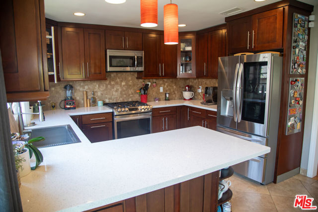 12818 Neon Way, Granada Hills CA: https://media.crmls.org/mediaz/014a0a64-4f20-476b-b82d-40455b8226ee.jpg