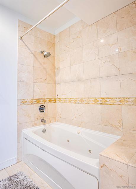 550 Front St, San Diego CA: https://media.crmls.org/mediaz/014a1883-6c77-4470-a74c-75d8ed08ffe7.jpg