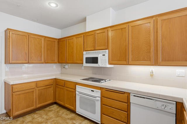 Detail Gallery Image 14 of 42 For 11805 San Tropez Pl, Moorpark,  CA 93021 - 3 Beds | 2/1 Baths