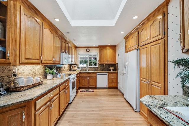 4601 Hampshire Way, Fremont CA: https://media.crmls.org/mediaz/014a74b8-dd20-4293-a0db-9857976bec01.jpg