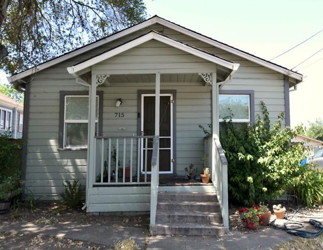 715 Tupper Street, Santa Rosa CA: https://media.crmls.org/mediaz/014a928f-220d-40c9-8997-96e370953d06.jpg